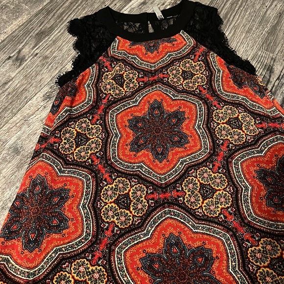 Kut knee length dress size 4 lace shoulders gently used - Picture 4 of 7